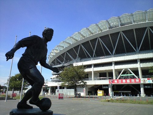 20120825　カシマサッカースタジアムとジーコ像.JPG
